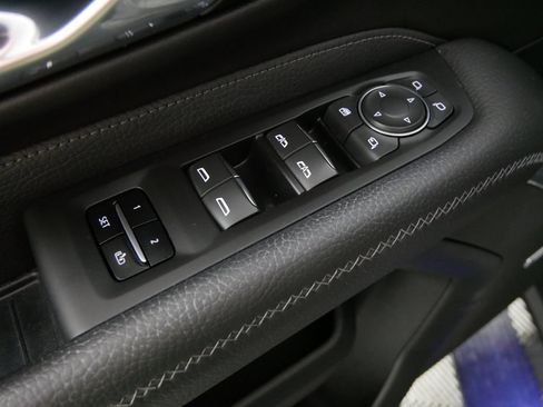 Used 2023 GMC Yukon Denali AWD/4WD image 16