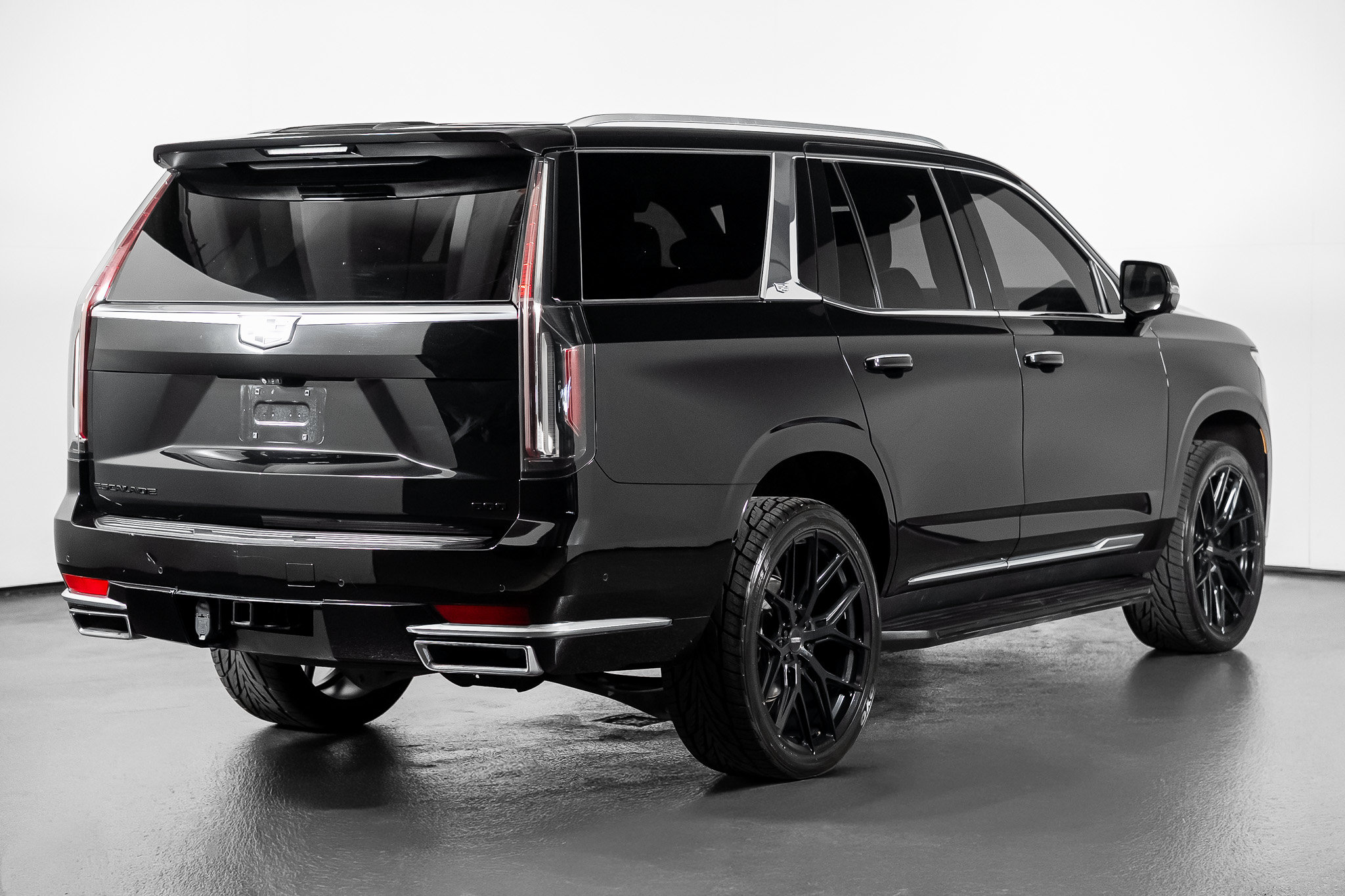 Used 2021 Cadillac Escalade Premium Luxury w/ LPO, Radiant Package AWD/4WD image 30