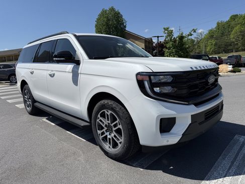 New 2026 Ford Expedition Max Active AWD/4WD image 3