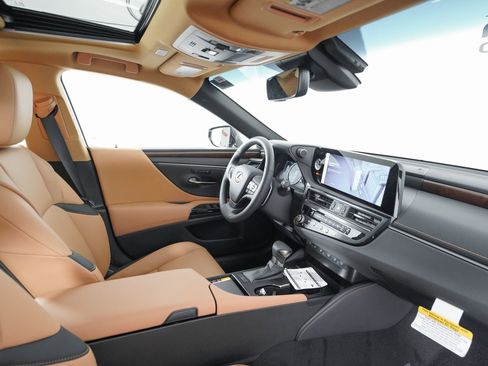 New 2025 Lexus ES 350 w/ Premium Package image 18