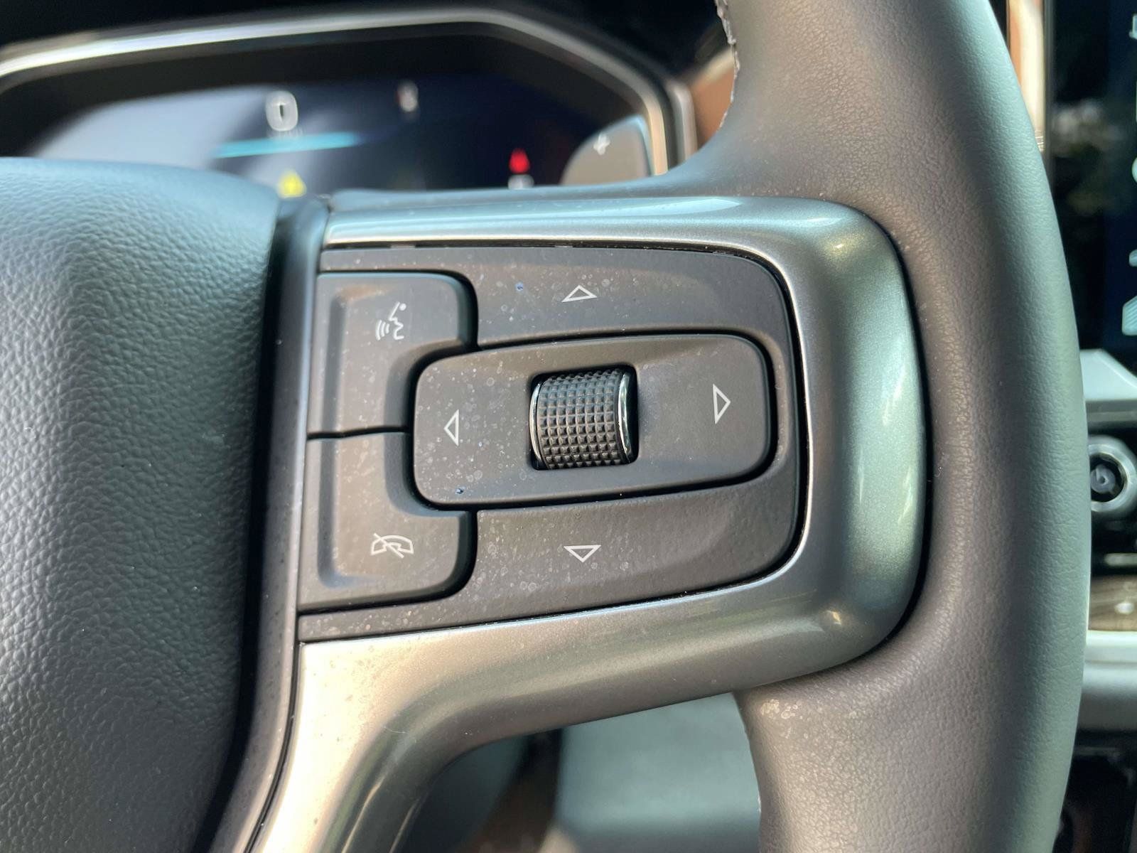 Used 2026 Chevrolet Silverado 1500 LT Trail Boss w/ LT Trail Boss Premium Package AWD/4WD image 8