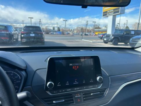 Used 2025 Nissan Altima 2.5 SV image 17