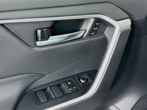 Used 2020 Toyota RAV4 XLE Premium image 24