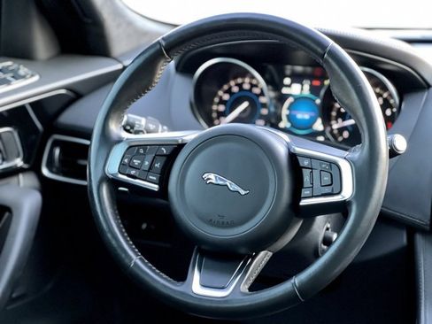 Used 2019 Jaguar F-PACE Prestige image 31