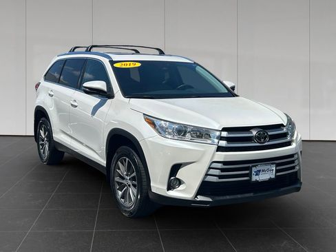 Used 2019 Toyota Highlander XLE w/ Carpet Mat Package (TMS) AWD/4WD image 7