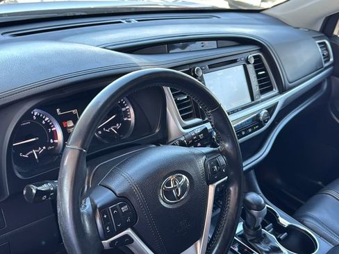 Used 2017 Toyota Highlander SE image 21
