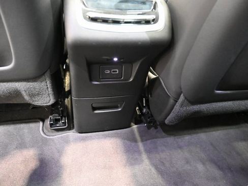 Used 2025 Cadillac XT6 Premium Luxury image 29