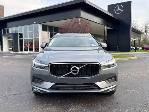 Used 2021 Volvo XC60 T5 Momentum w/ Premium Package image 3