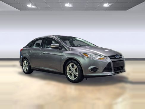 Used 2014 Ford Focus SE w/ SE Winter Package image 5