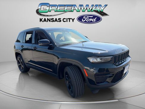 Used 2023 Jeep Grand Cherokee Altitude AWD/4WD image 1