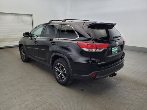 Used 2019 Toyota Highlander LE AWD/4WD image 5