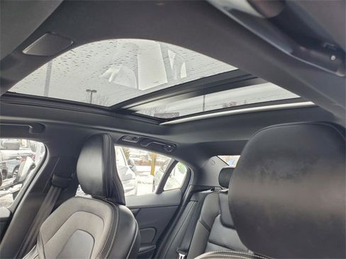 Used 2021 Volvo S60 T5 R-Design image 13