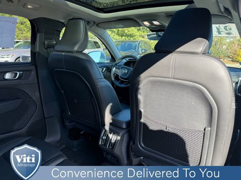 Used 2024 Volvo XC40 B5 Ultimate w/ Protection Package Premier image 27
