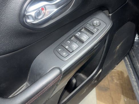 Used 2017 Jeep Cherokee Trailhawk w/ Cold Weather Group image 12