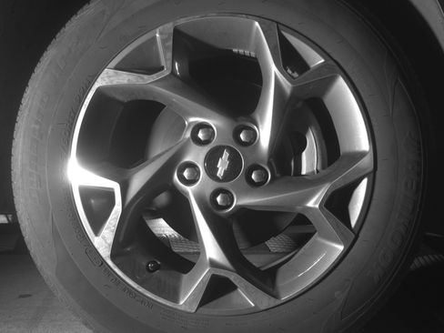 Used 2025 Chevrolet Trax LT FWD image 13