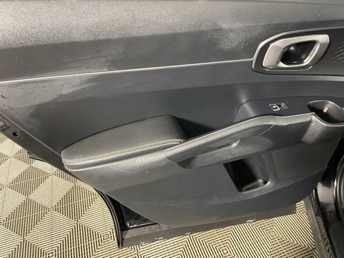 Used 2024 Kia Sorento S image 18