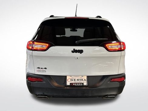 Used 2016 Jeep Cherokee Latitude w/ Cold Weather Group image 4