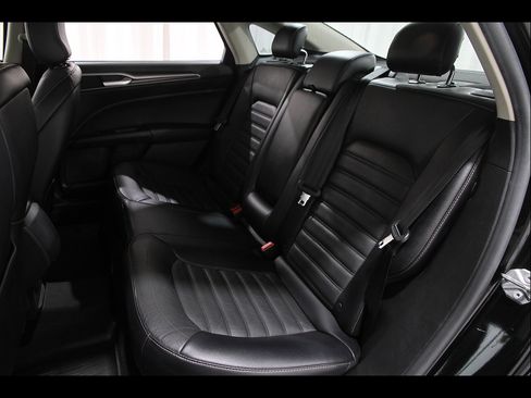 Used 2018 Ford Fusion SE AWD/4WD image 18