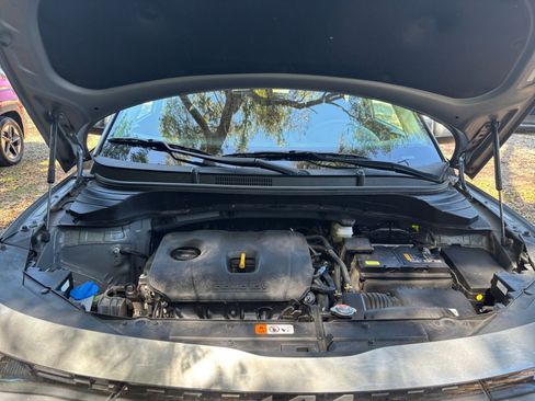 Used 2025 Kia Soul LX w/ LX Technology Package FWD image 31