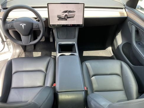 Used 2024 Tesla Model Y Long Range AWD/4WD image 24