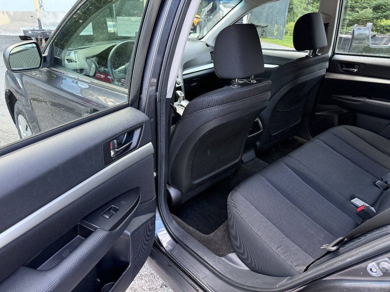 Used 2011 Subaru Outback 2.5i AWD/4WD image 15