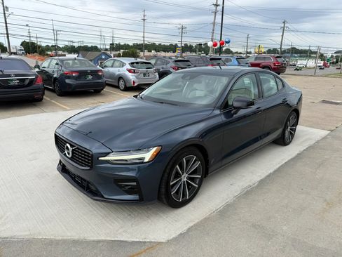 Used 2022 Volvo S60 B5 Momentum AWD/4WD image 5