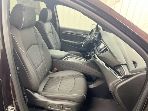 Used 2023 Buick Enclave Avenir AWD/4WD image 23