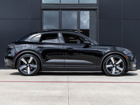 New 2026 Porsche Macan Electric image 12