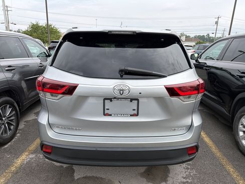 Certified 2019 Toyota Highlander SE AWD/4WD image 6