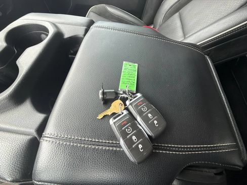 Used 2025 RAM 1500 Laramie AWD/4WD image 21