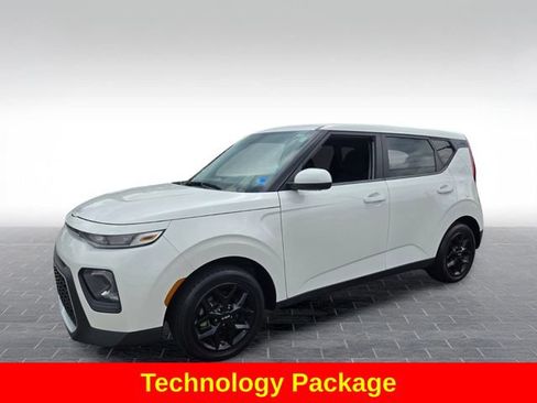 Used 2022 Kia Soul LX w/ Technology Package FWD image 4