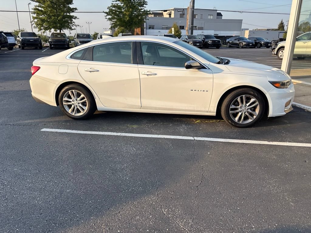 Used 2017 Chevrolet Malibu LT FWD image 2