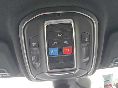 Used 2025 Jeep Grand Cherokee Altitude image 35