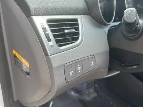 Used 2014 Hyundai Elantra SE FWD image 28