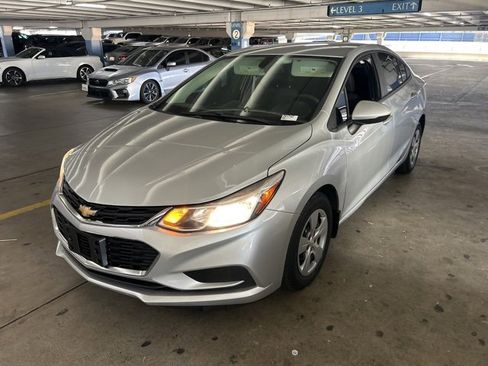 Used 2018 Chevrolet Cruze LS image 4
