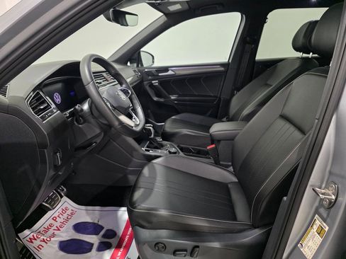 Used 2022 Volkswagen Tiguan SE R-Line image 15