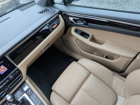 Used 2019 Porsche Macan w/ Premium Package Plus image 17