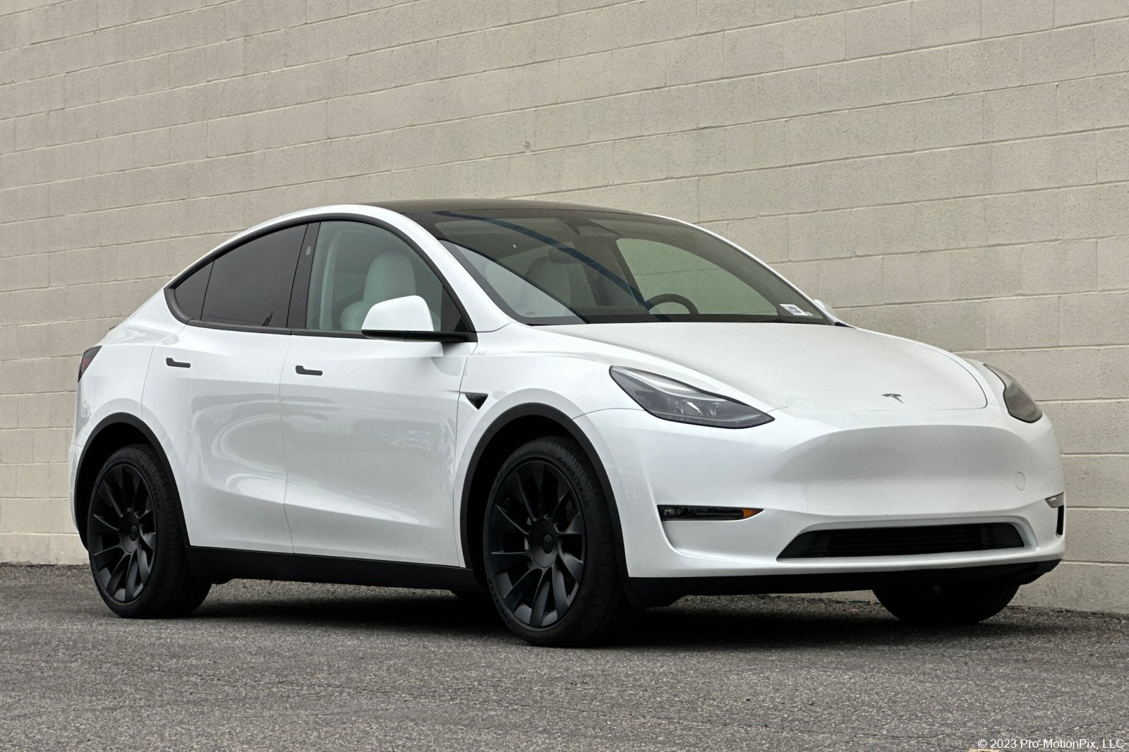 Used 2023 Tesla Model Y Long Range AWD/4WD image 1