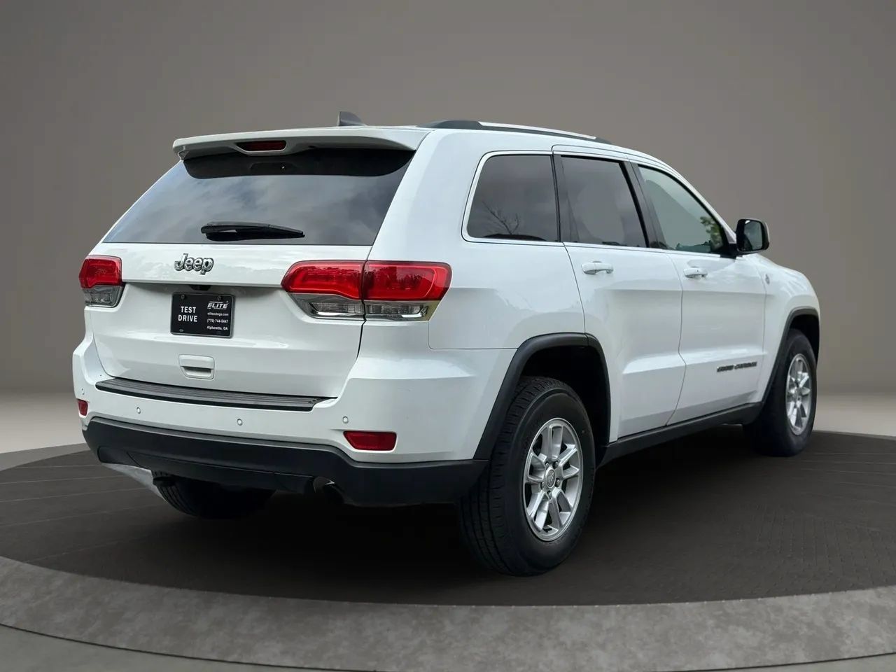 Used 2019 Jeep Grand Cherokee Laredo AWD/4WD image 4