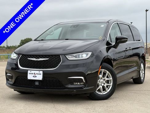 Used 2024 Chrysler Pacifica Touring-L FWD image 2