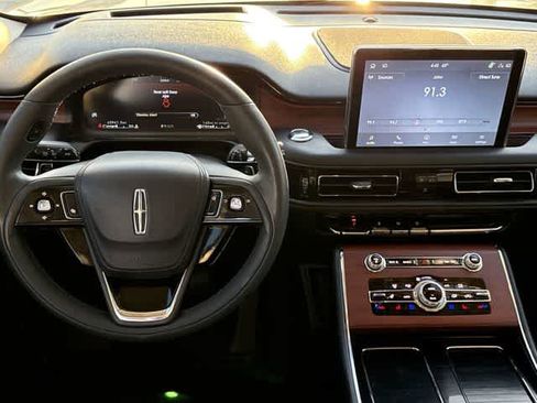 Used 2023 Lincoln Aviator Reserve w/ Equipment Group 201A image 17