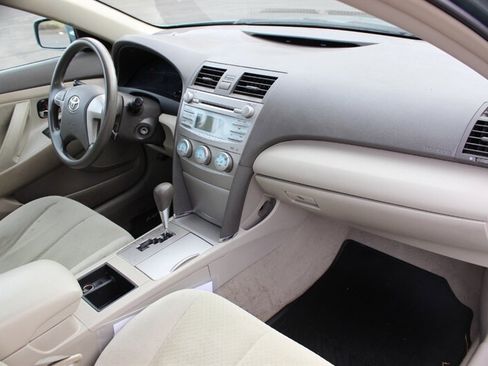 Used 2009 Toyota Camry LE FWD image 16
