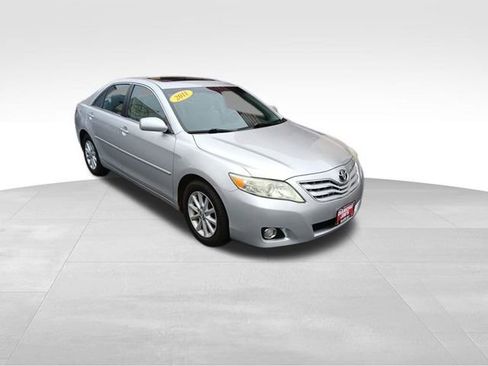 Used 2011 Toyota Camry LE image 3