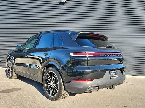 Used 2025 Porsche Cayenne image 3