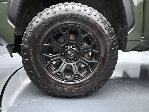 Used 2023 Toyota Tundra SR5 w/ SR5 Premium Package AWD/4WD image 28