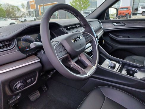 New 2026 Jeep Grand Cherokee L Limited w/ Limited Altitude Package AWD/4WD image 15