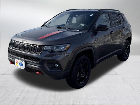 Used 2024 Jeep Compass Trailhawk image 3