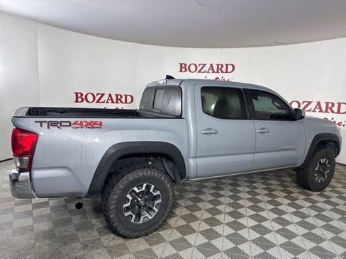 Used 2018 Toyota Tacoma TRD Off-Road image 9