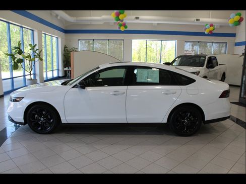 Certified 2025 Honda Accord SE image 8
