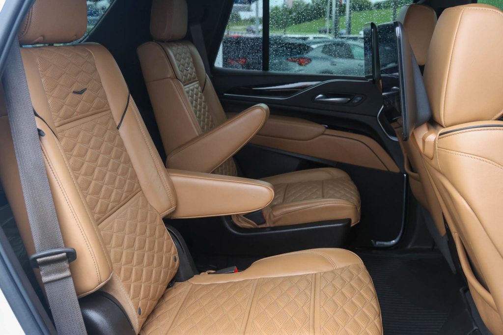 Used 2023 Cadillac Escalade Premium Luxury RWD image 24